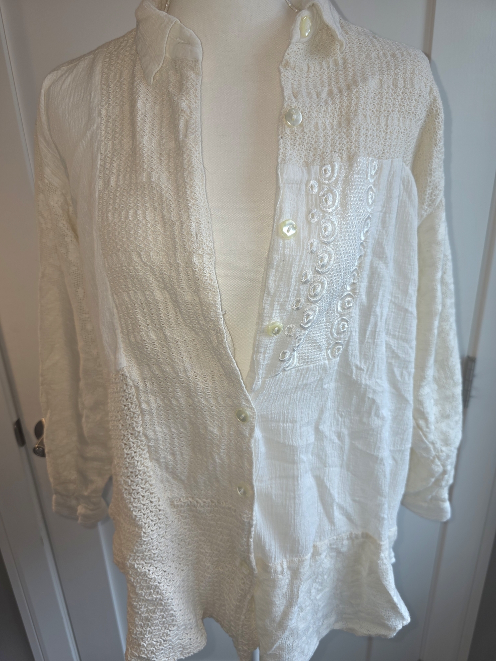 HG NY White Boho Gauze Button Front Tunic Top Embroidered Size Medium